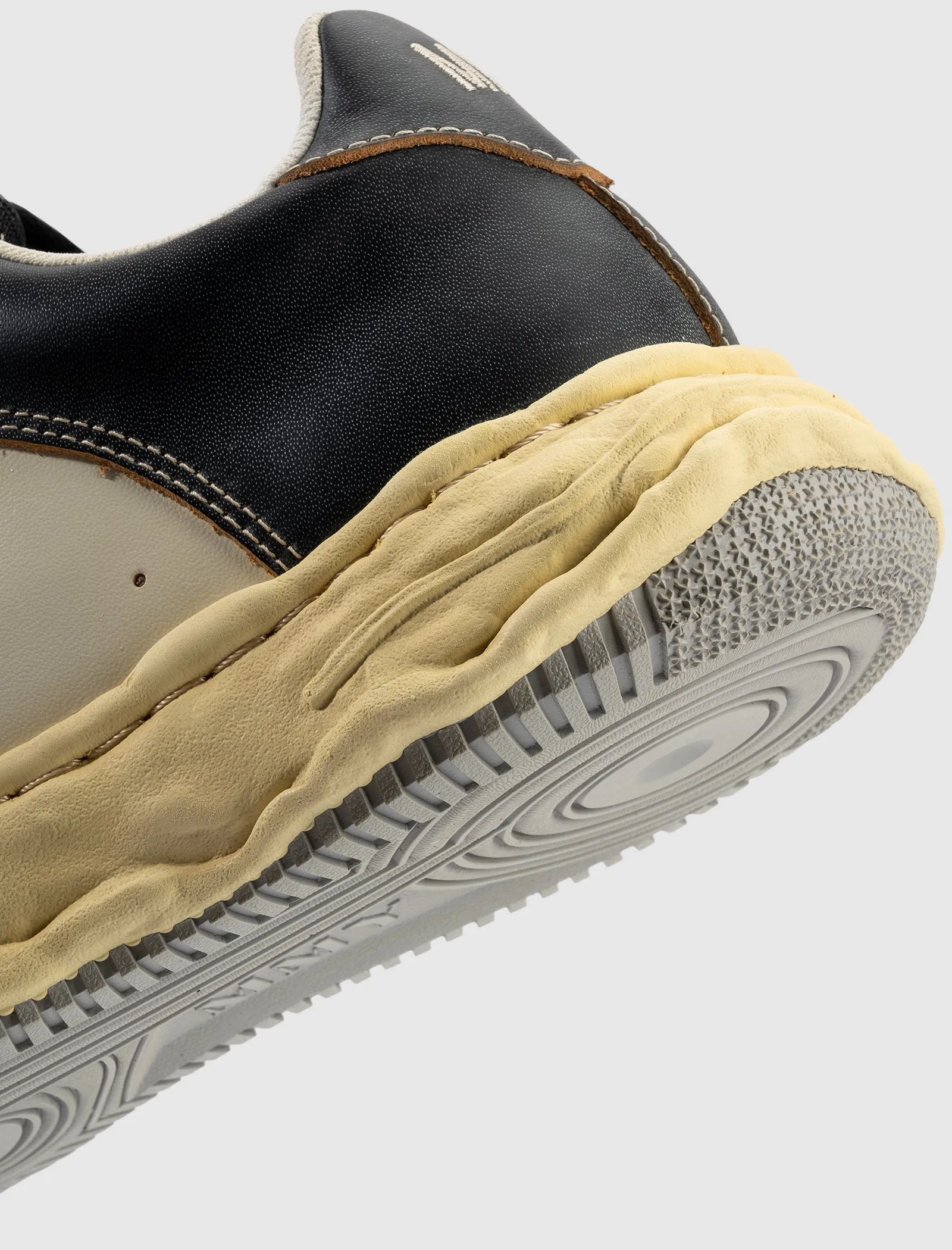WAYNE LOW TOP SNEAKERS BLACK/WHITE