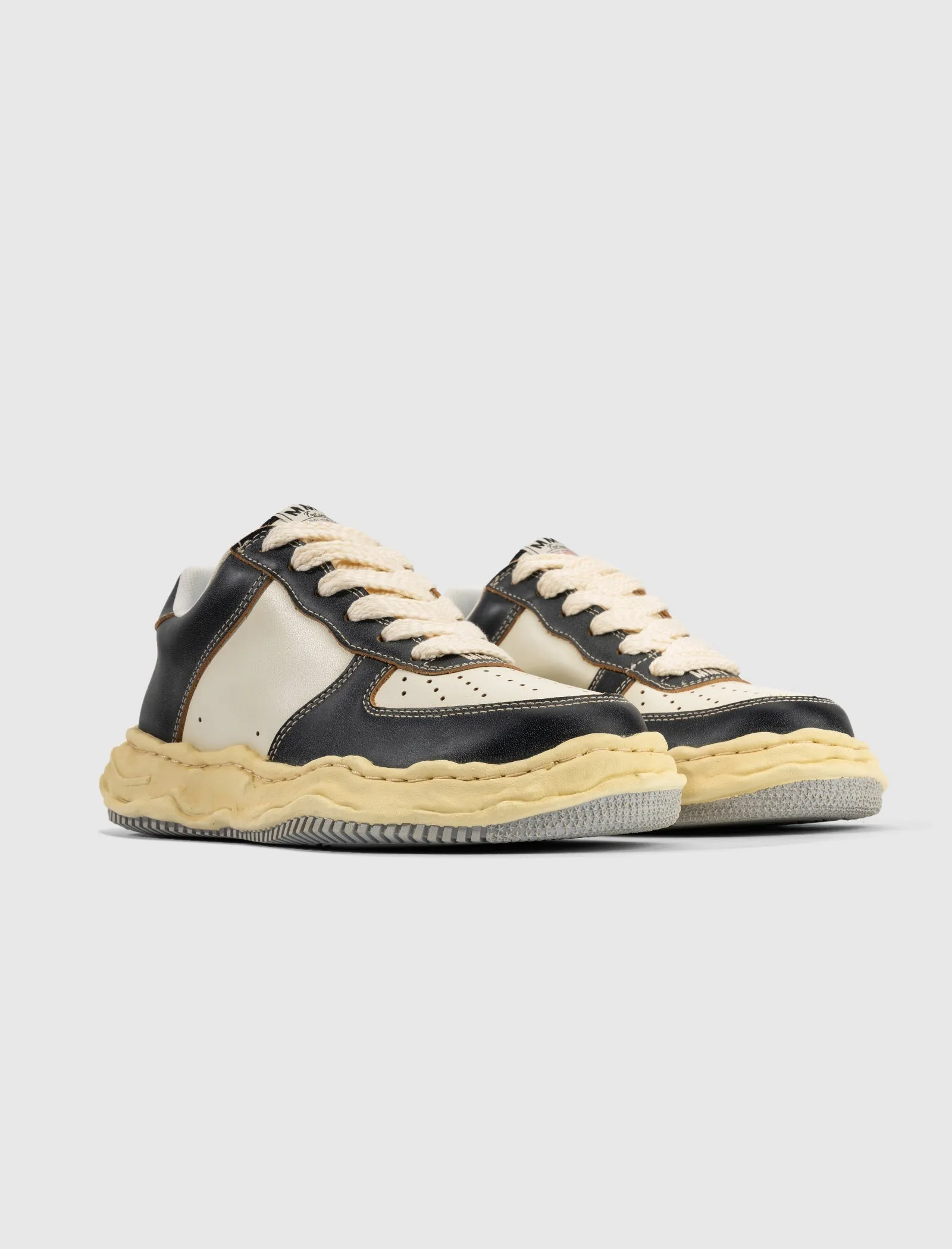 WAYNE LOW TOP SNEAKERS BLACK/WHITE