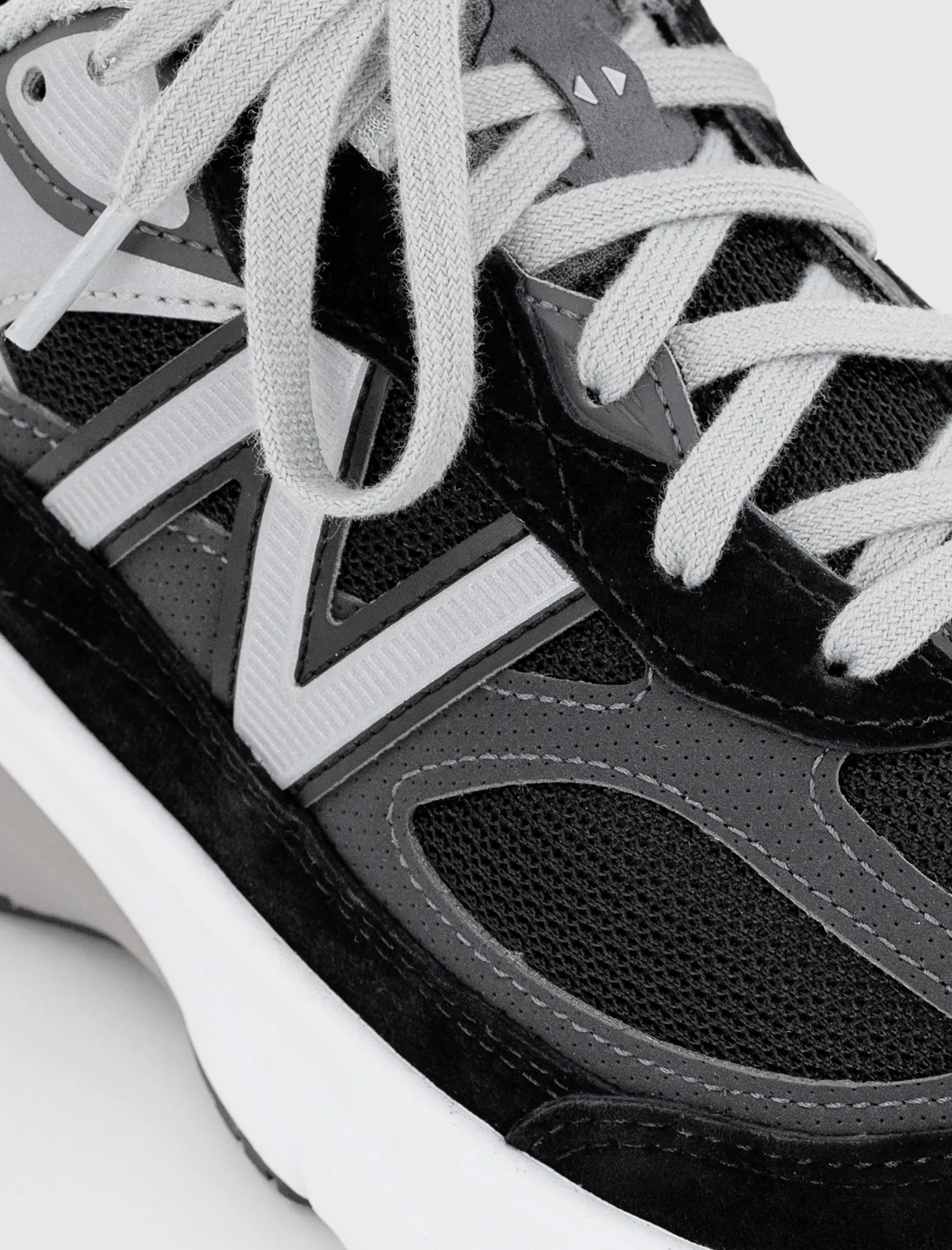 WOMEN'S 990V6 BLACK/GREY