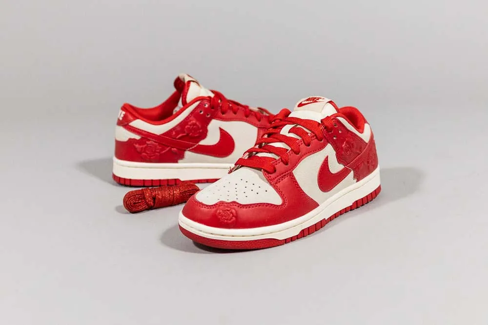 Women's Nike Dunk Low 'Roses'